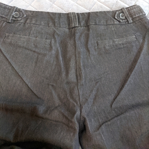 Larry Levine Stretch Petite Jean Capris - Picture 5 of 5